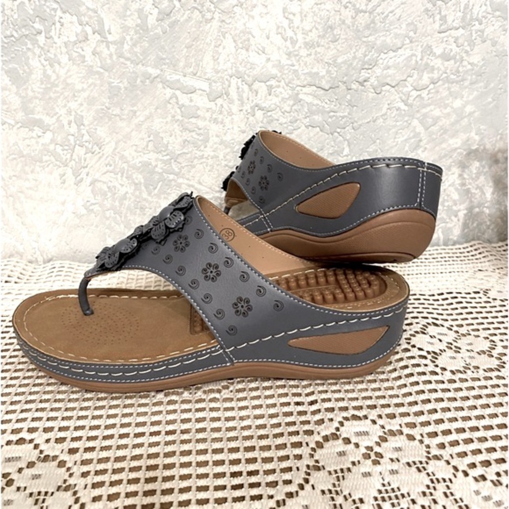 Ecetana  Sz38 Periwinkle, blue/tan flip-flop  thongs wedge 2”heel